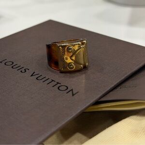 Louis Vuitton Lock Me women’s ring